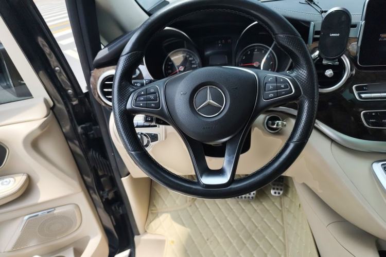 Used Mercedes-Benz V-Class 2016 V 260 L Prestige Extended Edition Steering Wheel