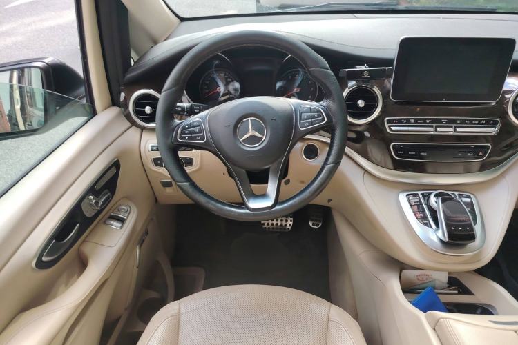 Used Mercedes-Benz V-Class 2016 V 260 L Prestige Extended Edition Steering Wheel