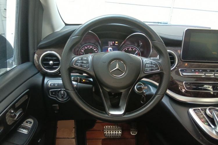 Used Mercedes-Benz V-Class 2016 V 260 L Prestige Extended Edition Steering Wheel