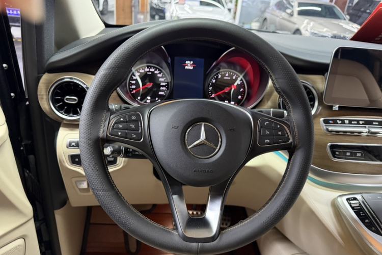 Used Mercedes-Benz V-Class 2016 V 260 Avantgarde Edition Steering Wheel