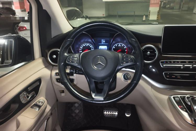 Used Mercedes-Benz V-Class 2016 V 260 Prestige Edition Steering Wheel