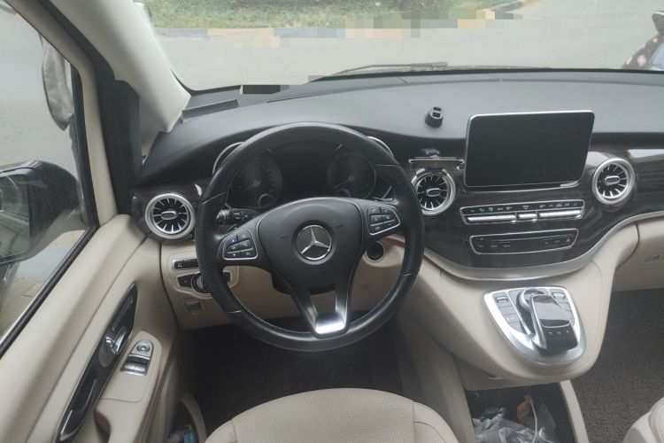 Used Mercedes-Benz V-Class 2016 V 260 Avantgarde Edition Steering Wheel
