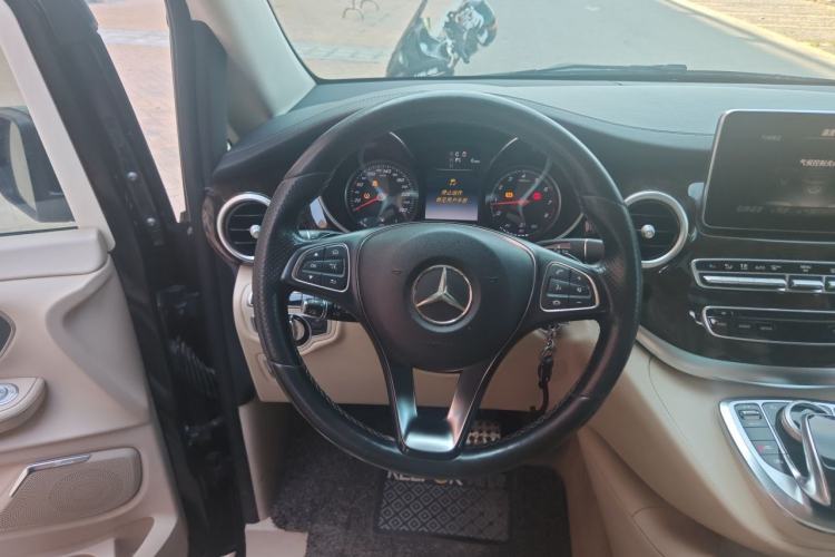 Used Mercedes-Benz V-Class 2016 V 260 Prestige Edition Steering Wheel