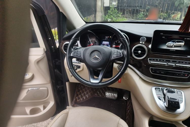 Used Mercedes-Benz V-Class 2016 V 260 L Prestige Extended Edition Steering Wheel