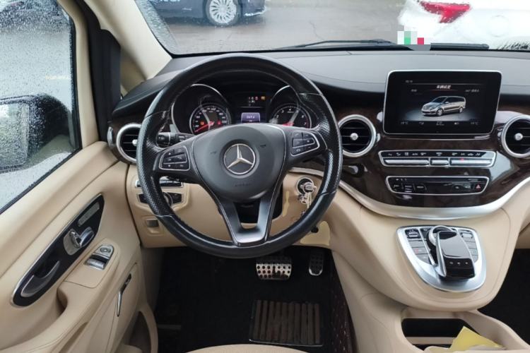 Used Mercedes-Benz V-Class 2016 V 260 L Prestige Extended Edition Steering Wheel