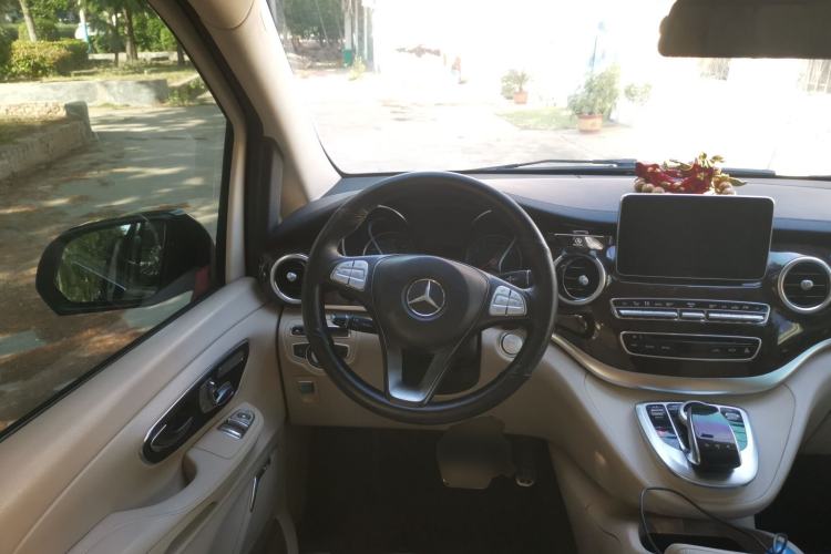 Used Mercedes-Benz V-Class 2016 V 260 L Prestige Extended Edition Steering Wheel