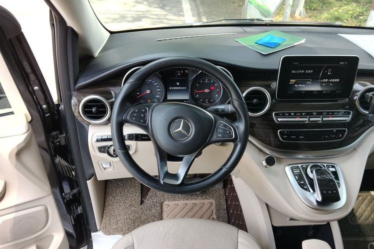 Used Mercedes-Benz V-Class 2016 V 260 Avantgarde Edition Steering Wheel