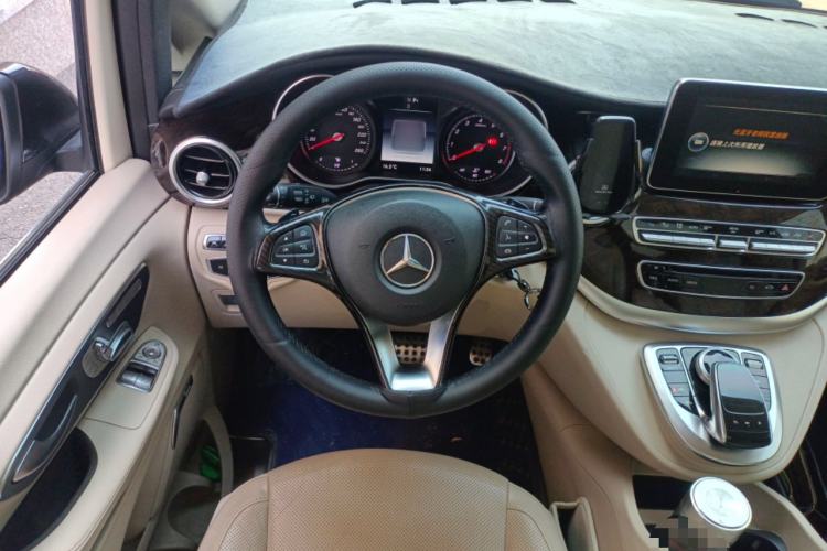 Used Mercedes-Benz V-Class 2016 V 260 L Prestige Extended Edition Steering Wheel