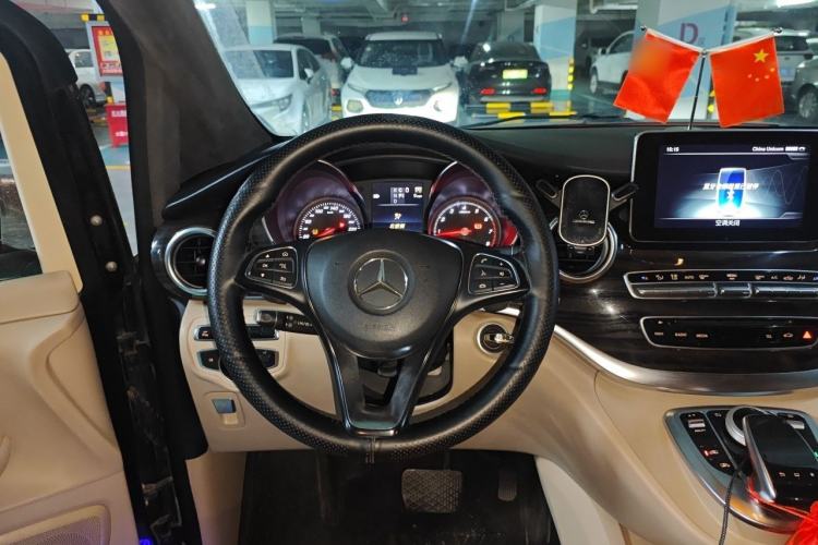 Used Mercedes-Benz V-Class 2016 V 260 Avantgarde Edition Steering Wheel
