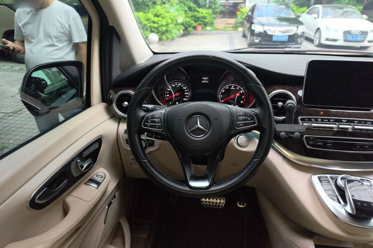Used Mercedes-Benz V-Class 2016 V 260 Prestige Edition Steering Wheel