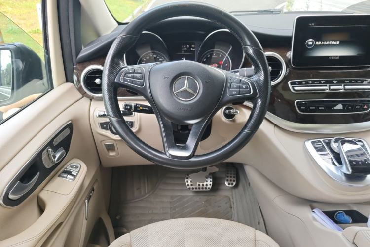 Used Mercedes-Benz V-Class 2016 V 260 Prestige Edition Steering Wheel