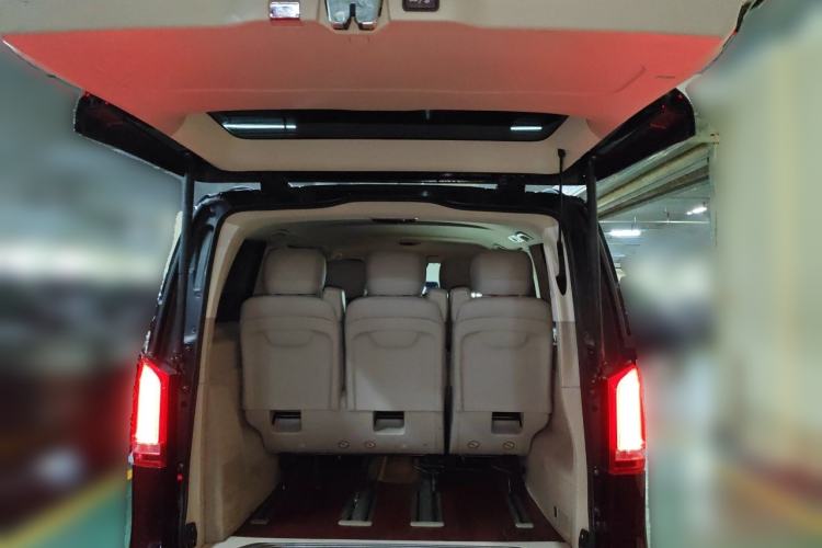 Used Mercedes-Benz V-Class 2016 V 260 Avantgarde Edition Trunk