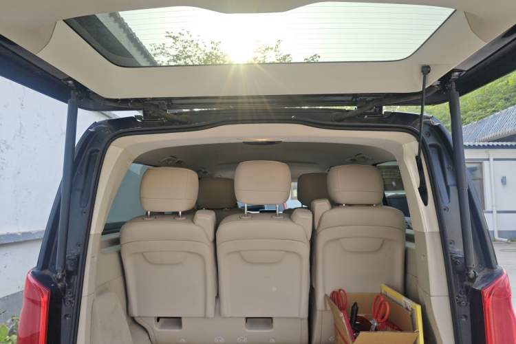 Used Mercedes-Benz V-Class 2016 V 260 Avantgarde Edition Trunk