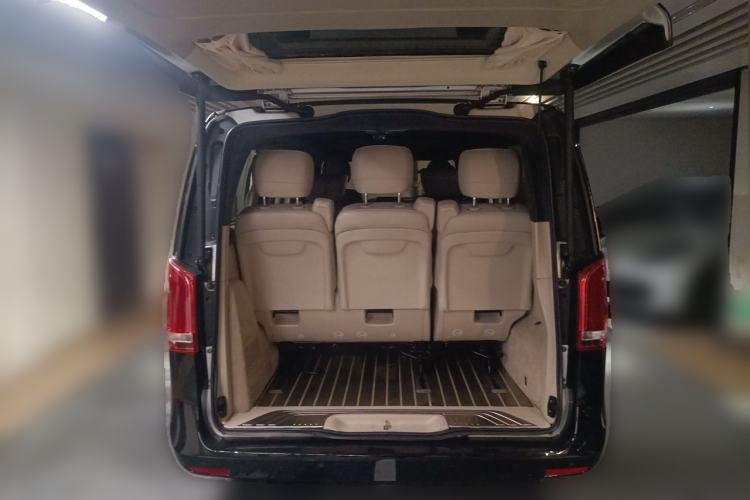Used Mercedes-Benz V-Class 2016 V 260 Avantgarde Edition Trunk