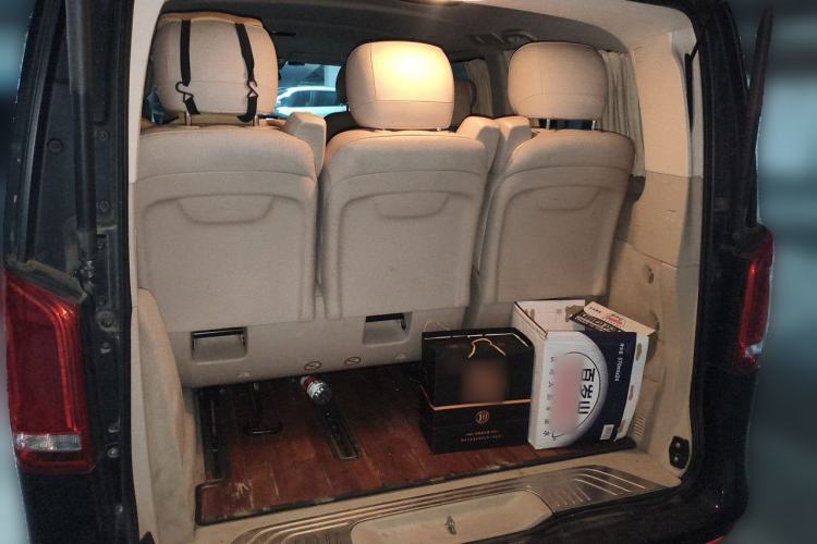 Used Mercedes-Benz V-Class 2016 V 260 Avantgarde Edition Trunk