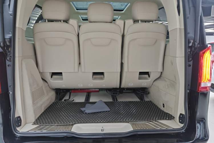 Used Mercedes-Benz V-Class 2016 V 260 L Prestige Extended Edition Trunk