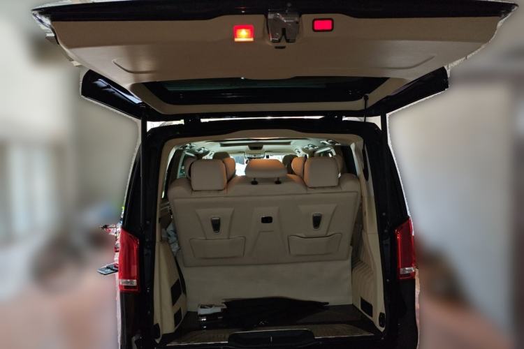 Used Mercedes-Benz V-Class 2016 V 260 Avantgarde Edition Trunk