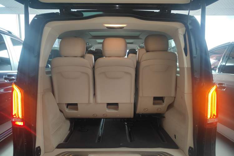 Used Mercedes-Benz V-Class 2016 V 260 L Prestige Extended Edition Trunk