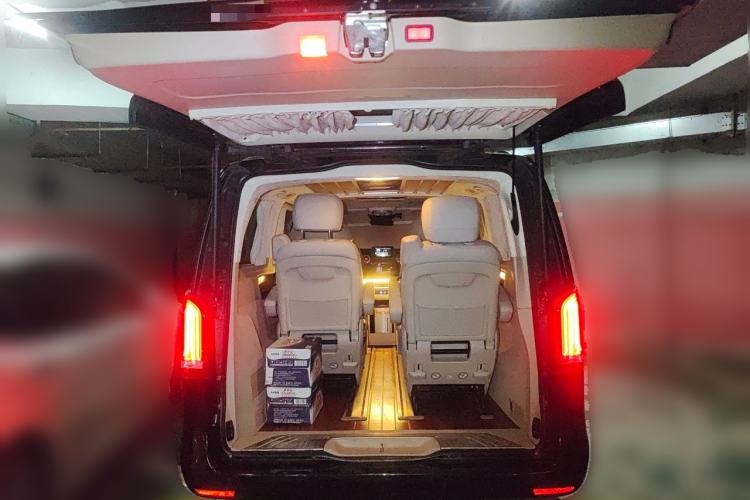 Used Mercedes-Benz V-Class 2016 V 260 Avantgarde Edition Trunk