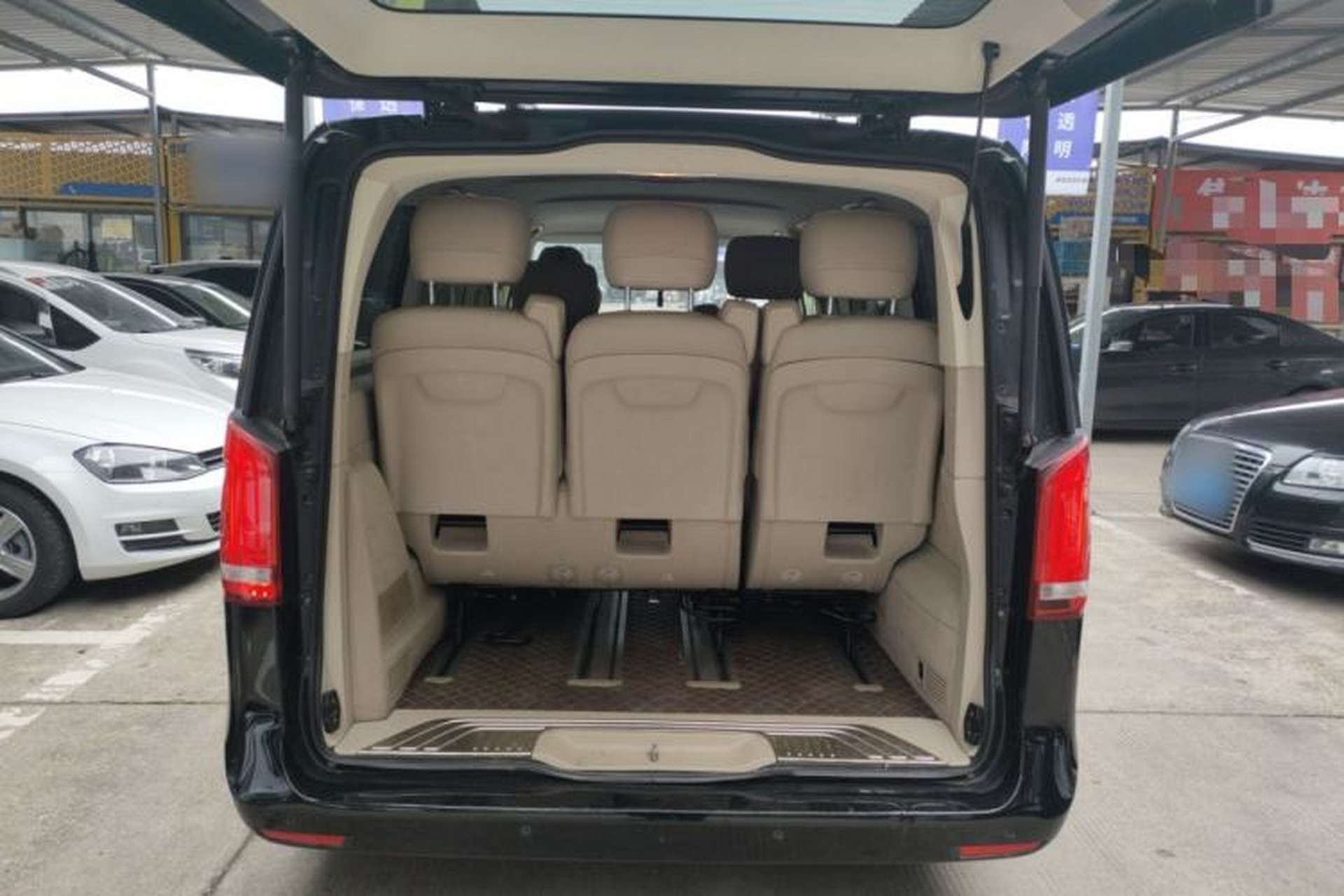 Used Mercedes-Benz V-Class 2016 V 260 Avantgarde Edition Trunk
