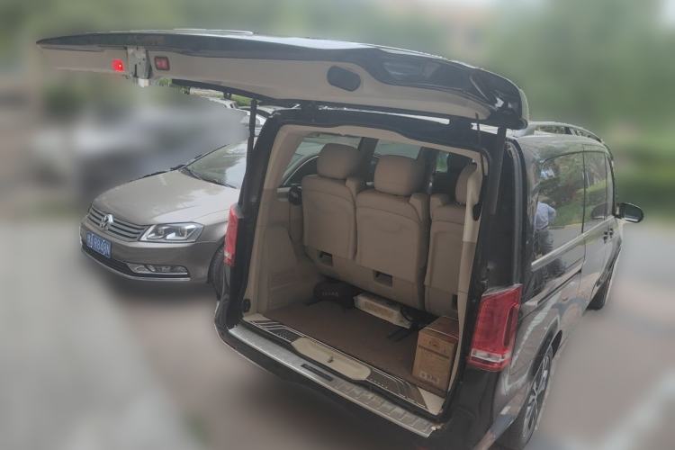 Used Mercedes-Benz V-Class 2016 V 260 Avantgarde Edition Trunk