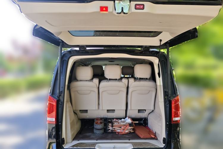 Used Mercedes-Benz V-Class 2016 V 260 Avantgarde Edition Trunk
