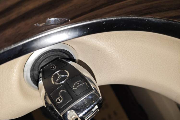 Used Mercedes-Benz V-Class 2016 V 260 Avantgarde Edition Vehicle Key