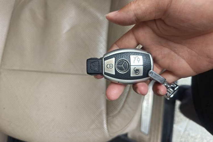Used Mercedes-Benz V-Class 2016 V 260 L Prestige Extended Edition Vehicle Key