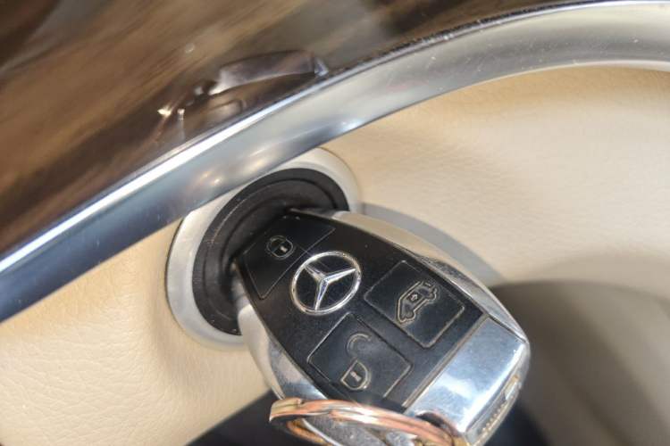 Used Mercedes-Benz V-Class 2016 V 260 Avantgarde Edition Vehicle Key