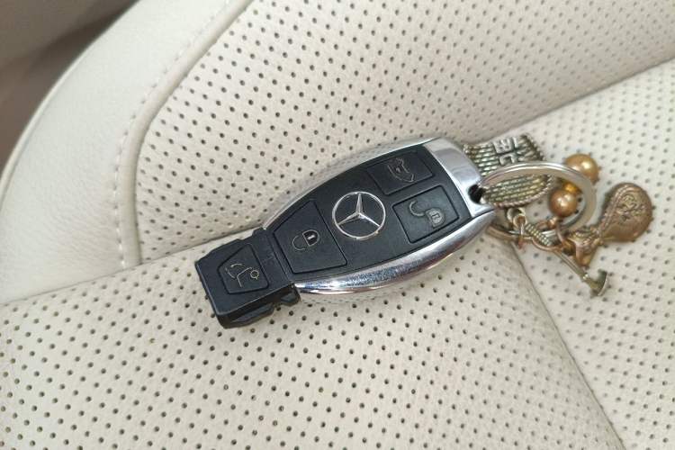 Used Mercedes-Benz V-Class 2016 V 260 L Prestige Extended Edition Vehicle Key