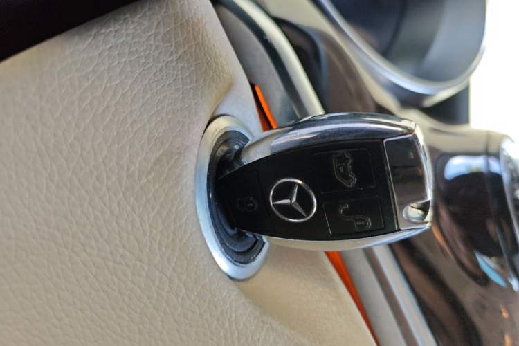 Used Mercedes-Benz V-Class 2016 V 260 Prestige Edition Vehicle Key