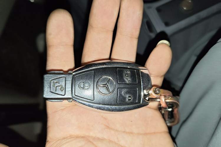 Used Mercedes-Benz V-Class 2016 V 260 L Prestige Extended Edition Vehicle Key
