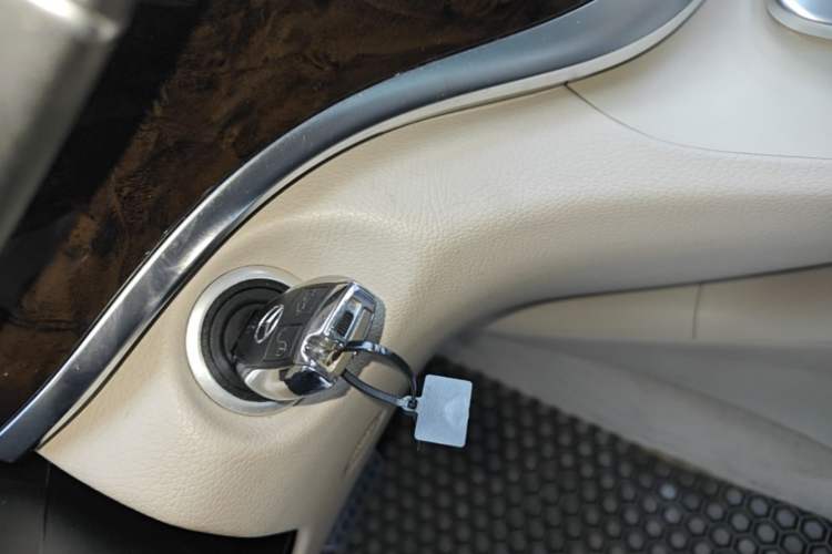 Used Mercedes-Benz V-Class 2016 V 260 L Prestige Extended Edition Vehicle Key