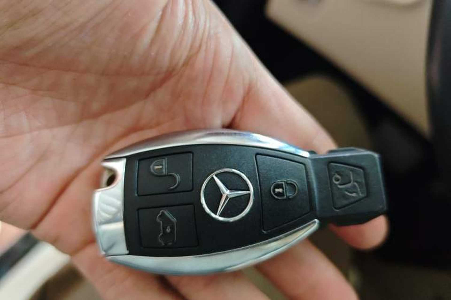 Used Mercedes-Benz V-Class 2016 V 260 Avantgarde Edition Vehicle Key