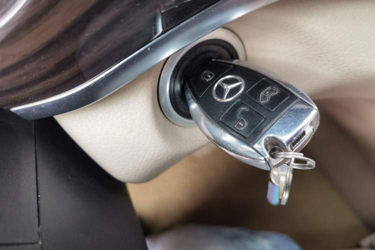 Used Mercedes-Benz V-Class 2016 V 260 Avantgarde Edition Vehicle Key