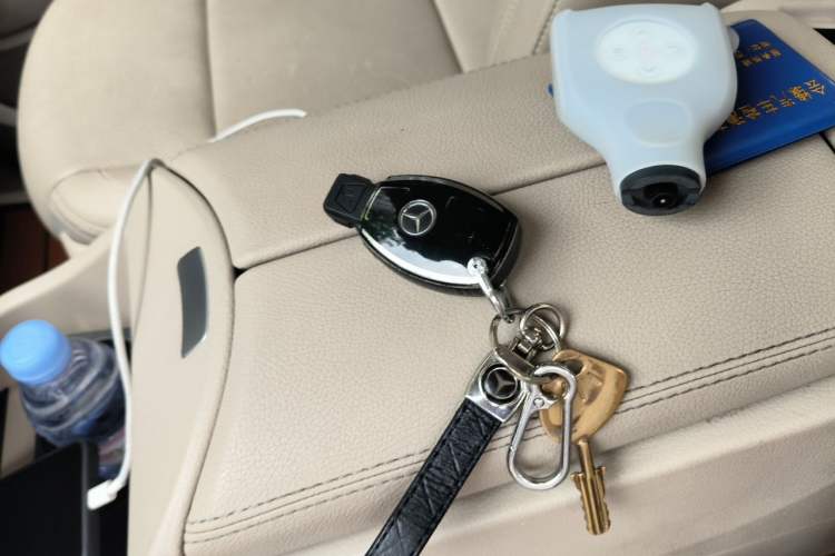 Used Mercedes-Benz V-Class 2016 V 260 L Prestige Extended Edition Vehicle Key