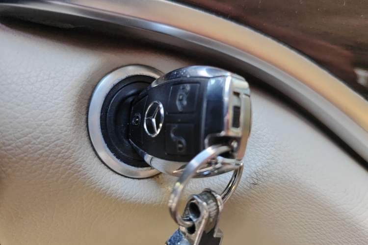 Used Mercedes-Benz V-Class 2016 V 260 Avantgarde Edition Vehicle Key
