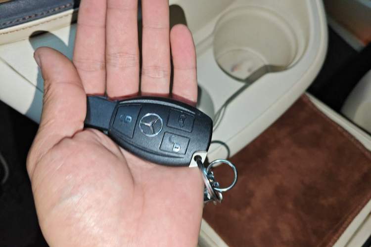 Used Mercedes-Benz V-Class  Vehicle Key