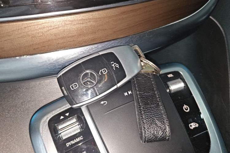 Used Mercedes-Benz V-Class 2016 V 260 L Prestige Extended Edition Vehicle Key