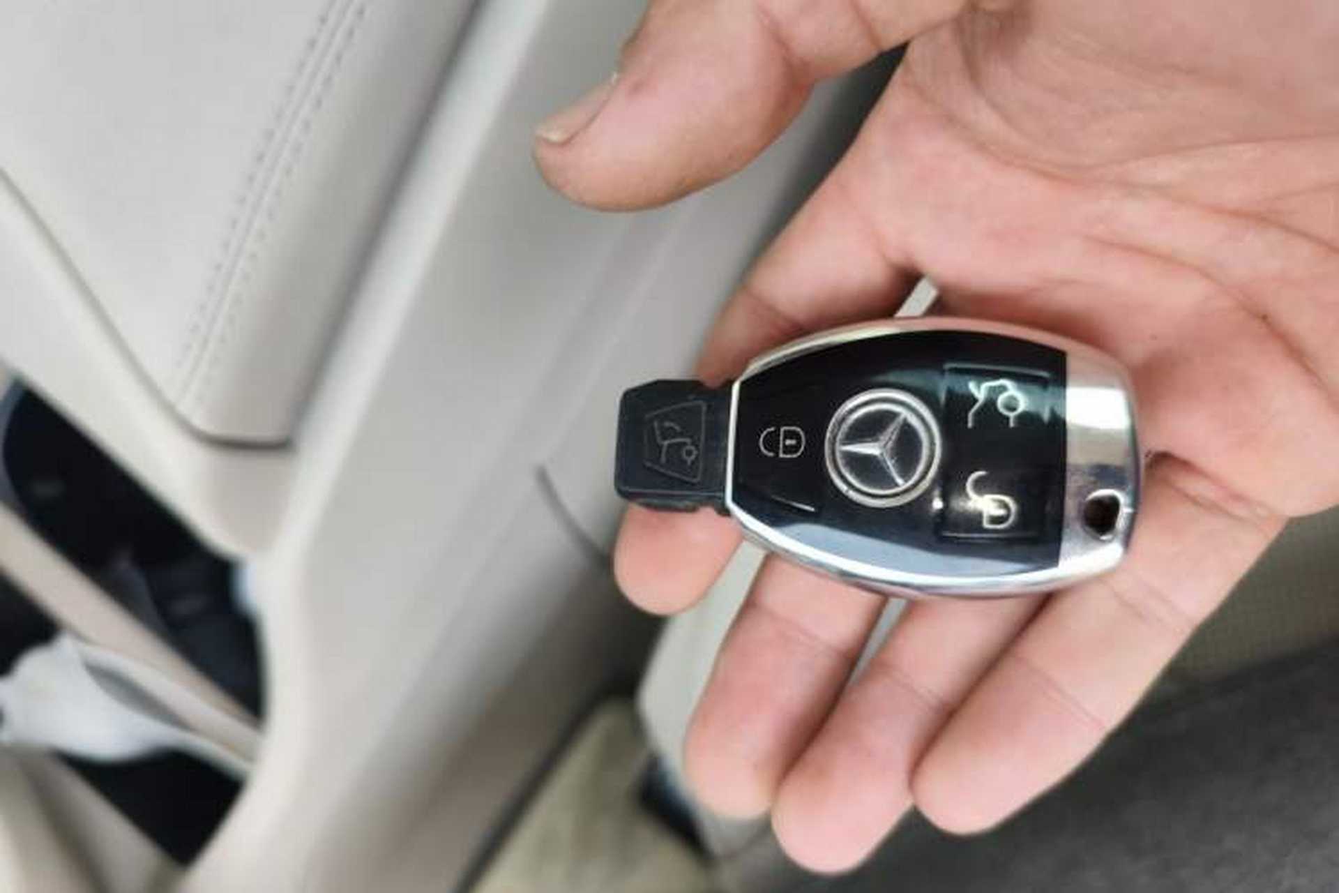Used Mercedes-Benz V-Class 2016 V 260 L Prestige Extended Edition Vehicle Key