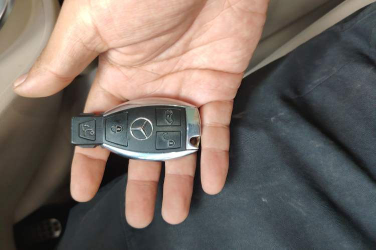 Used Mercedes-Benz V-Class 2016 V 260 L Prestige Extended Edition Vehicle Key