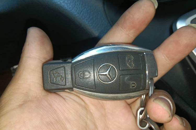 Used Mercedes-Benz V-Class 2016 V 260 L Prestige Extended Edition Vehicle Key