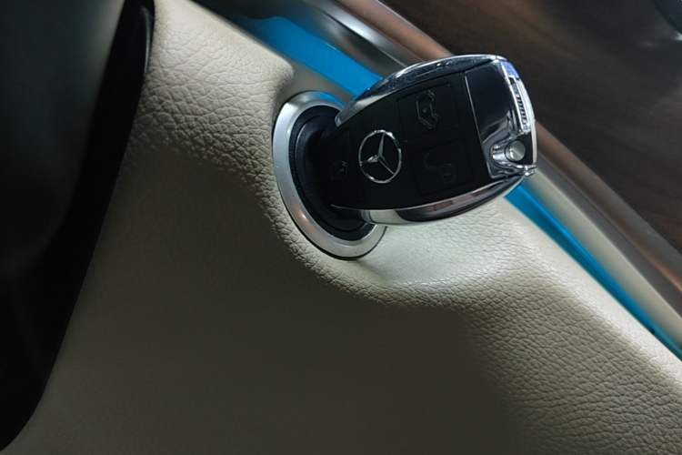 Used Mercedes-Benz V-Class 2016 V 260 Avantgarde Edition Vehicle Key