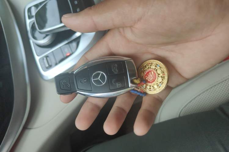 Used Mercedes-Benz V-Class 2016 V 260 Avantgarde Edition Vehicle Key