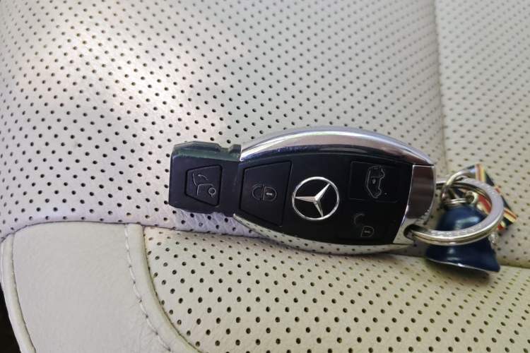 Used Mercedes-Benz V-Class 2016 V 260 Avantgarde Edition Vehicle Key
