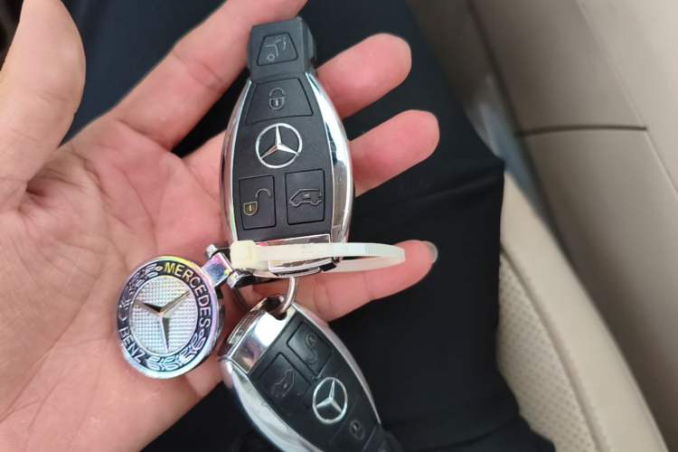 Used Mercedes-Benz V-Class 2016 V 260 L Prestige Extended Edition Vehicle Key