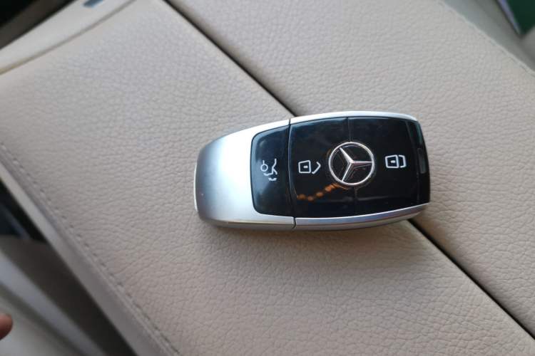 Used Mercedes-Benz V-Class 2016 V 260 L Prestige Extended Edition Vehicle Key