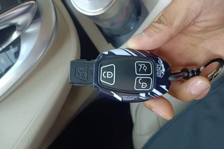 Used Mercedes-Benz V-Class 2016 V 260 L Prestige Extended Edition Vehicle Key