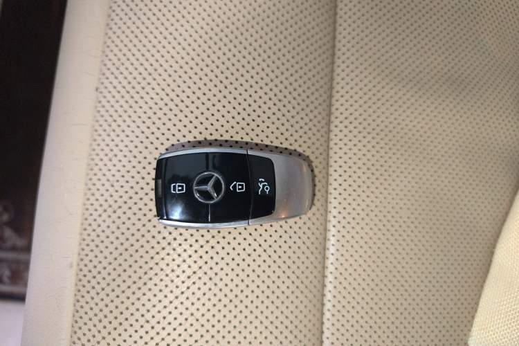 Used Mercedes-Benz V-Class 2016 V 260 Prestige Edition Vehicle Key