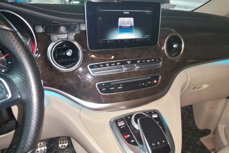 Used Mercedes-Benz V-Class 2016 V 260 Prestige Edition Audio And AC Panel